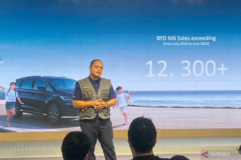 byd-seal-yang-mengeluarkan-asap-karena-ada-gangguan-dari-binatang