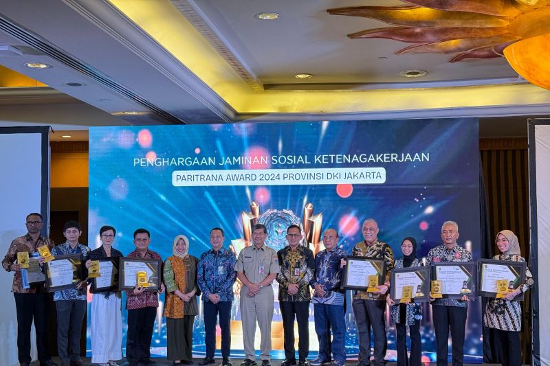 Komitmen terhadap perlindungan tenaga kerja, PT Pegadaian raih Paritrana Award 2025