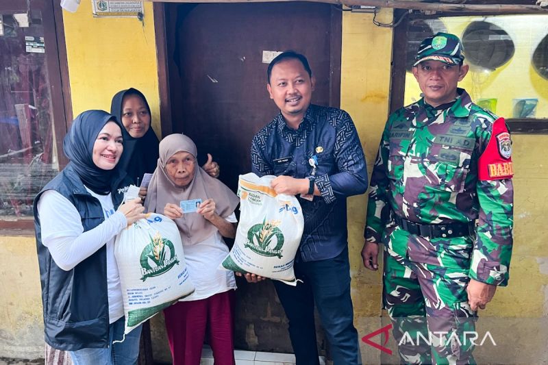 bulog-gandeng-dinsos-tni-polri-kawal-distribusi-bantuan-beras-di-dki