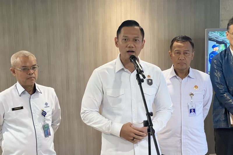 menko-ahy-upayakan-kesejahteraan-sopir-truk-cakup-jaminan-kesehatan