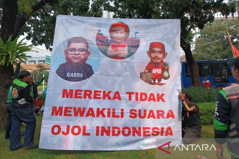 Ini tuntutan massa aksi ojol di kawasan Monas