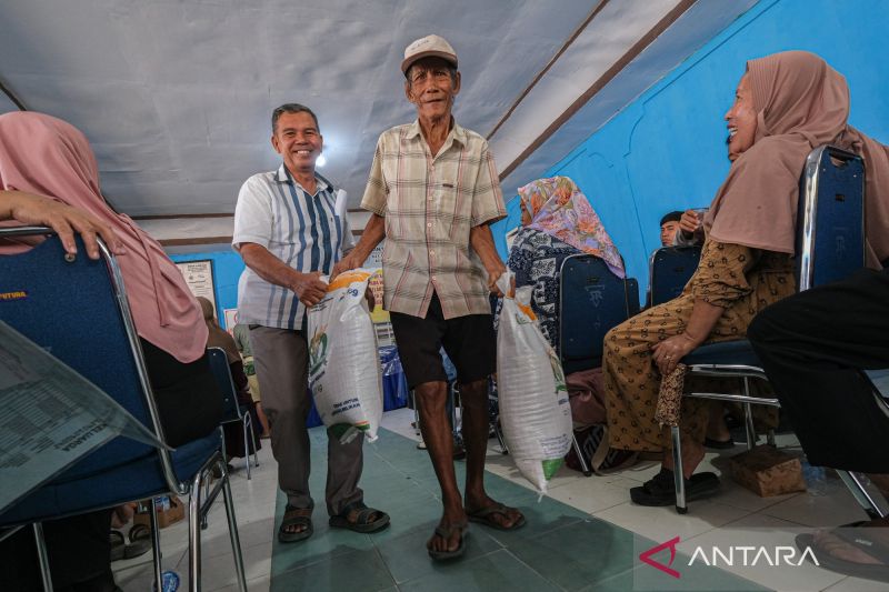 Penyaluran cadangan beras untuk mengendalikan gejolak harga