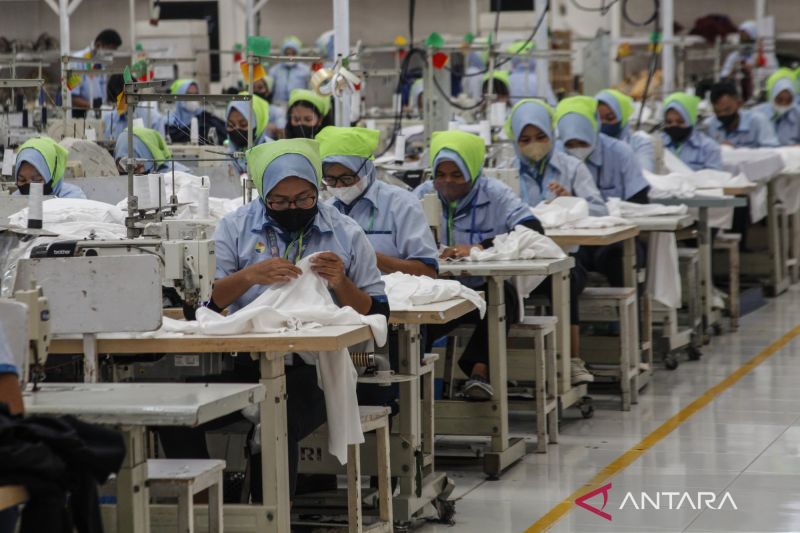 indef-industri-tekstil-dan-alas-kaki-paling-terdampak-tarif-impor-as