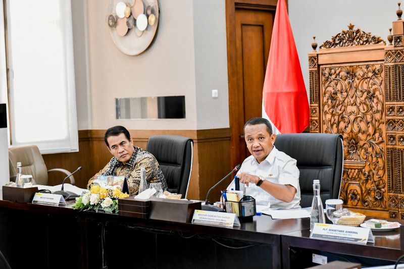 pimpin-sidang-den-menteri-bahlildorong-pemanfaatan-ebt