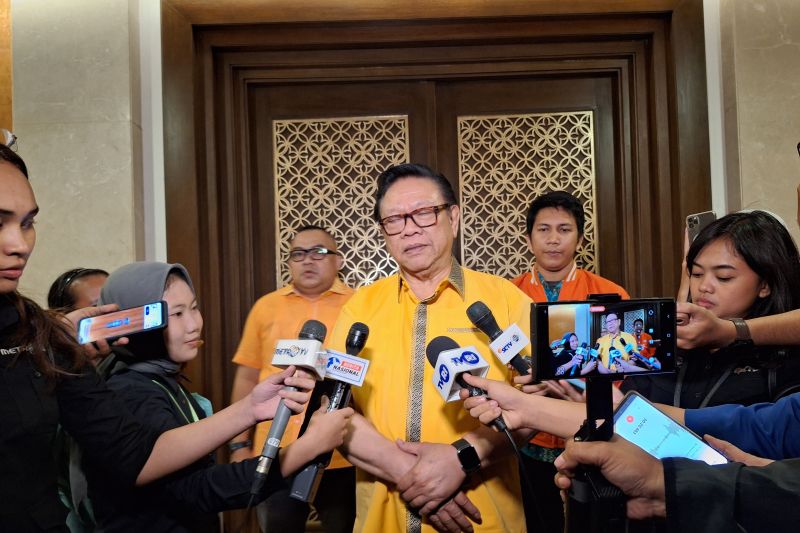 Agung Laksono: Sikapi putusan MK soal pemilu secara konstruktif