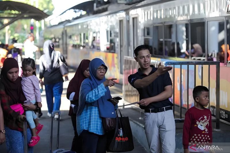 kai-daop-8-surabaya-layani-59-juta-penumpang-selama-semester-i-2025
