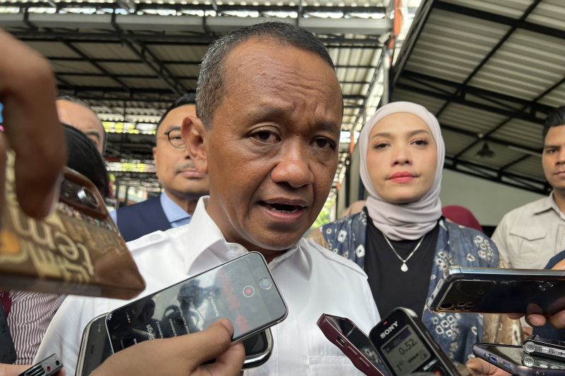 menteri-esdm-serahkan-tambang-ilegal-di-ikn-ke-penegak-hukum