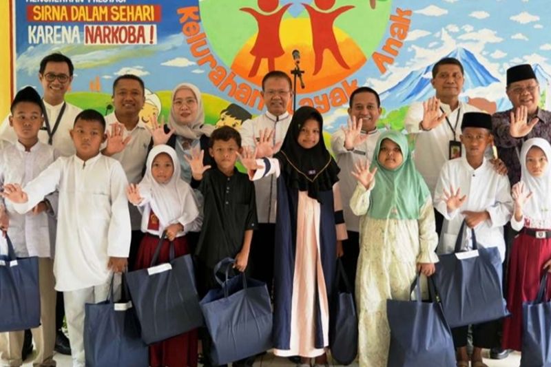 300 pelajar kurang mampu di Jakbar dapat bantuan perlengkapan sekolah