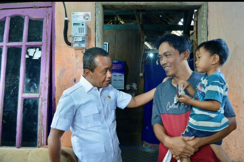 menteri-esdm-tinjau-bpbl-di-blora-untuk-pastikan-akses-listrik-merata