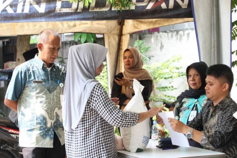 Tangerang mulai salurkan bansos beras 20 kilogram ke 66.245 keluarga