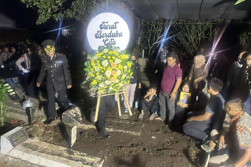 Tiga korban tewas dalam insiden Pesta Rakyat di Garut dimakamkan