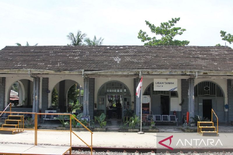 lidah-tanah-stasiun-ka-zaman-kolonial-yang-tetap-beroperasi-di-sumut