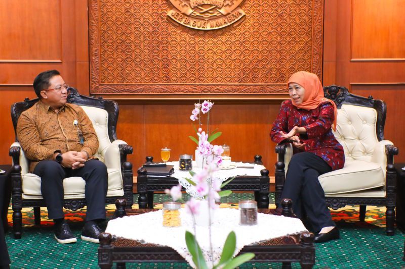 khofifah-ajak-bulog-sinergi-salurkan-pangan-lewat-koperasi-merah-putih