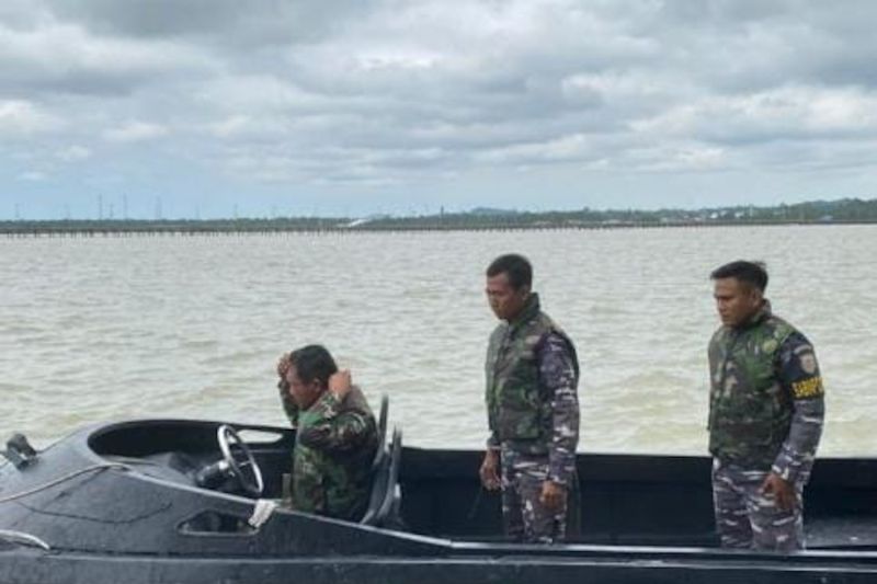TNI AL evakuasi ABK kapal sembako yang tenggelam di Nunukan