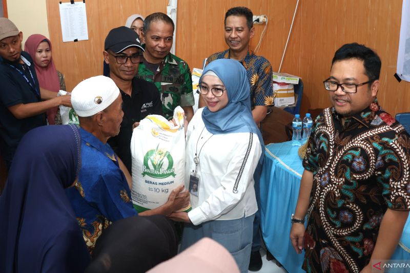 Bulog Makassar salurkan 3.455,4 ton beras bantuan pangan