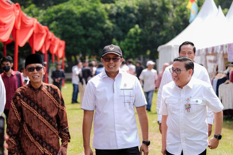 pemerintah-pastikan-serap-daging-ayam-dan-telur-lokal-untuk-mbg