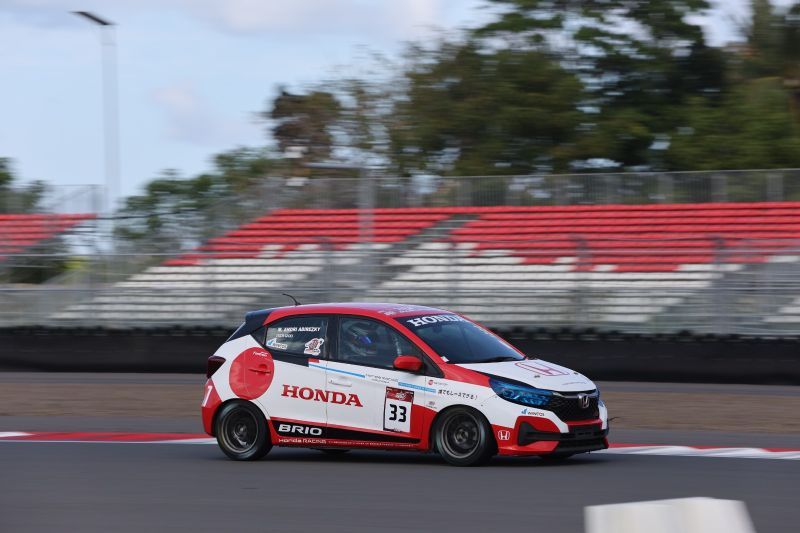 honda-racing-indonesia-menang-perdana-kejurnas-itcr-2025-di-mandalika