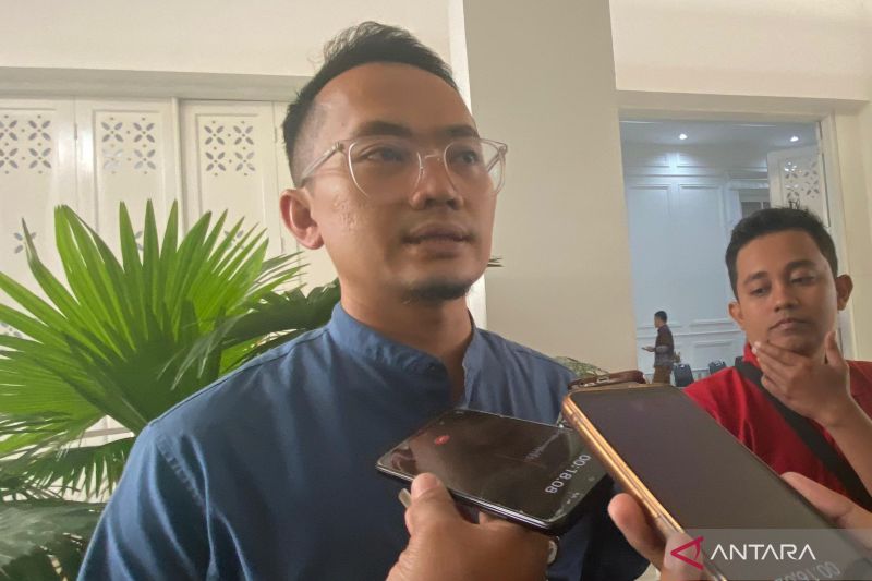 perum-bulog-salurkan-beras-bantuan-pangan-untuk-227969-kpm-di-garut
