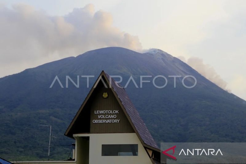 PVMBG catat 1.387 kali erupsi di puncak gunung  Ile Lewotolok Lembata