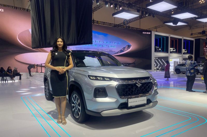 suzuki-pamerkan-mobil-ramah-lingkungan-evitara-di-giias-2025
