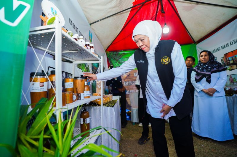 khofifah-apresiasi-nte-kelompok-tani-hutan-jatim-tertinggi-nasional
