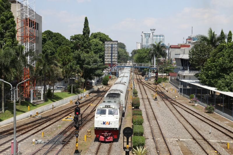 24-juta-orang-gunakan-ka-jarak-jauh-di-daop-2-di-semester-i-2025