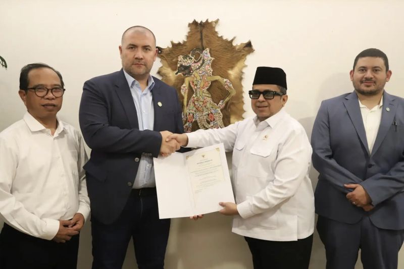 bpjph-serahkan-sertifikat-akreditasi-world-halal-trust-lituania