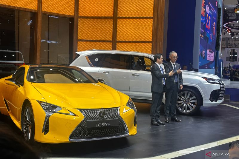 lexus-luncurkan-dua-model-hybrid-di-giias-2025