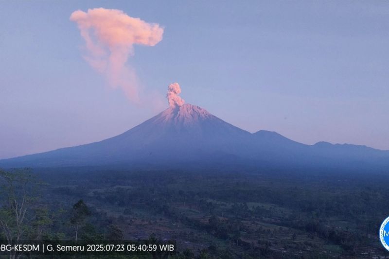Gunung Semeru erupsi 5 kali Rabu pagi, tinggi letusan capai 1000 meter