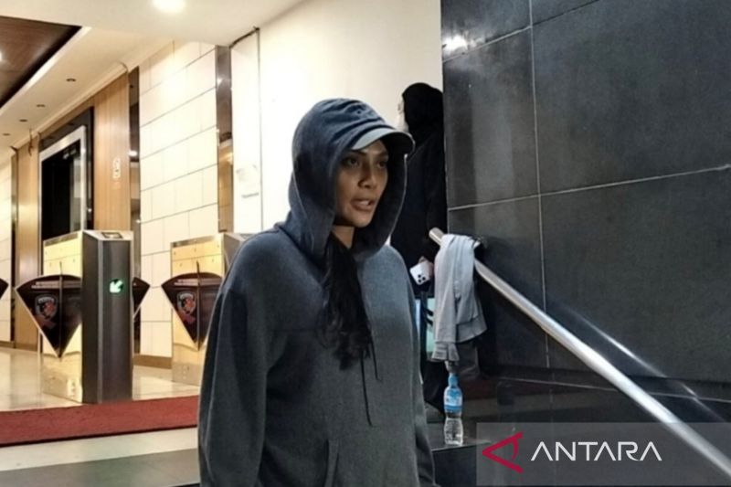 erika-carlina-sebut-alasan-sambangi-polda-metro-jaya-karena-diancam