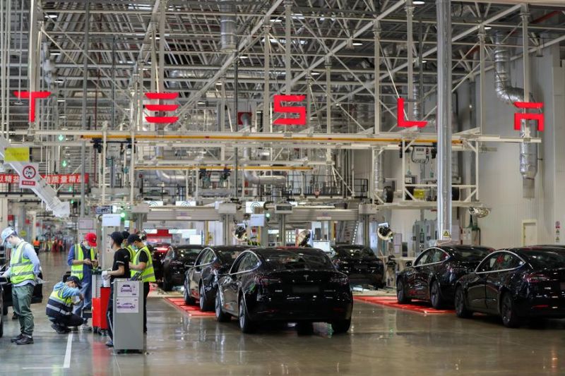 Tesla alami penurunan pendapatan dan laba bersih sampai 2 digit
