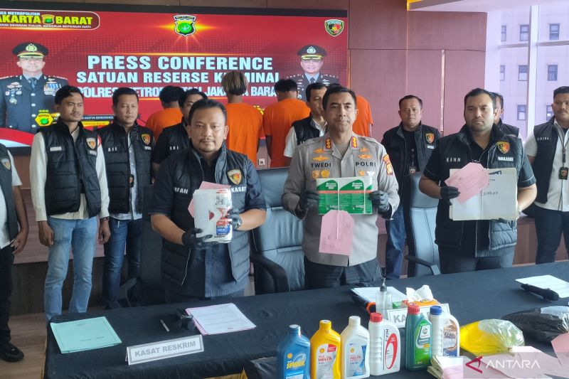 polisi-bongkar-produksi-oli-palsu-di-kembangan-jakarta-barat