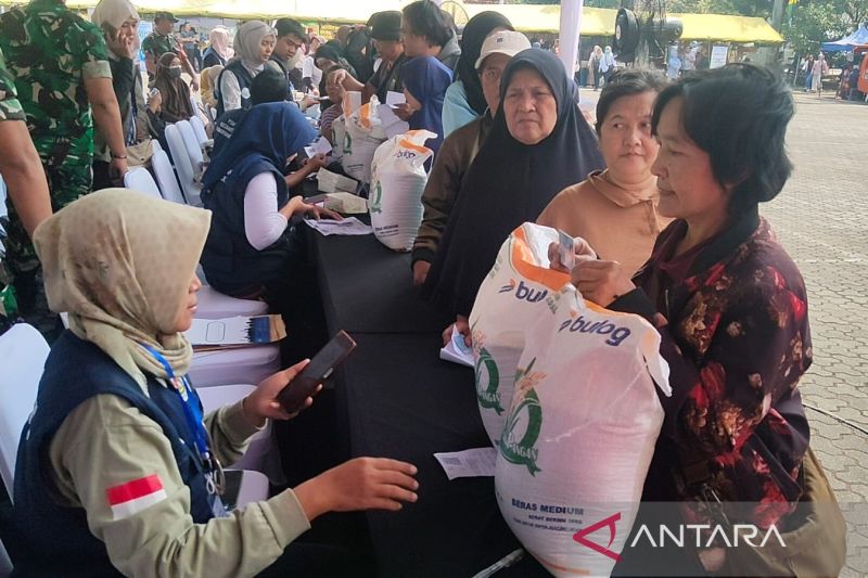 3655-ribu-ton-beras-bantuan-pangan-disalurkan-serentak-se-indonesia