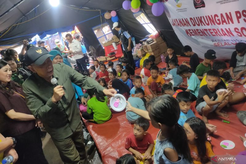Wamensos serahkan bantuan Rp290 juta kepada korban kebakaran Tambora