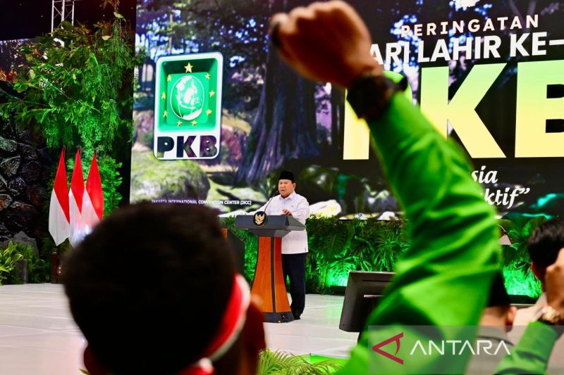 Prabowo protes diberi teh, karena butuh kopi agar tak grogi depan kiai