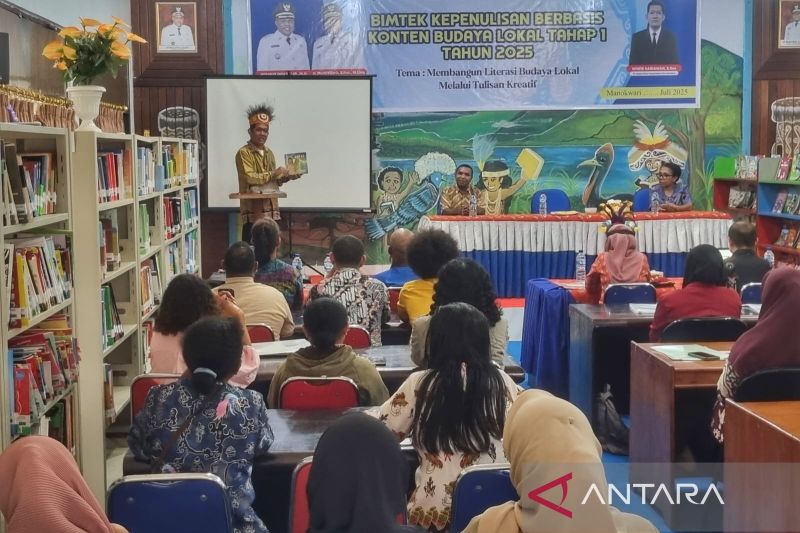 Pemkab Manokwari perkuat literasi budaya lewat penulisan cerita rakyat