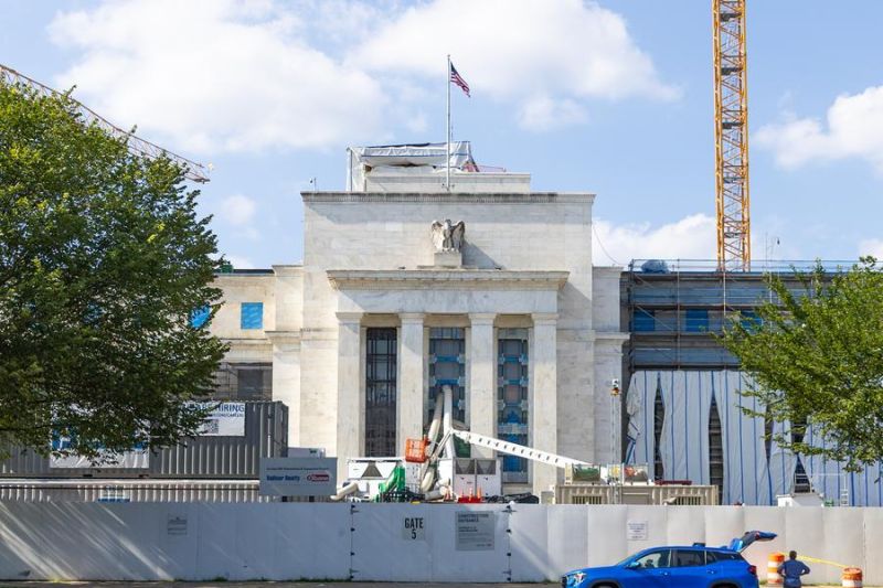 Datangi kantor The Fed, Trump kembali desak penurunan suku bunga