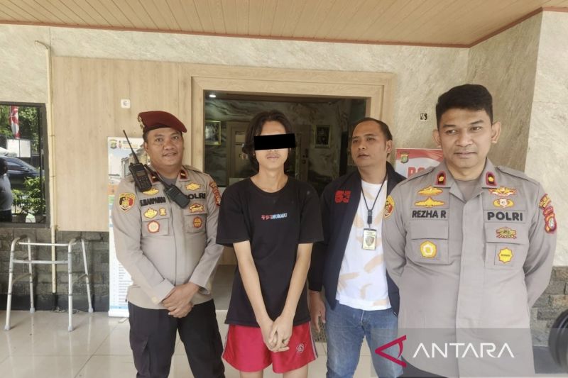 polisi-tangkap-pria-yang-lakukan-pungli-di-jalan-mh-thamrin