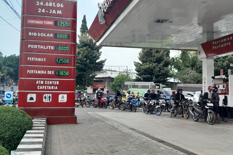 hoaks-pertamina-batasi-waktu-pengisian-bbm-bagi-mobil-motor