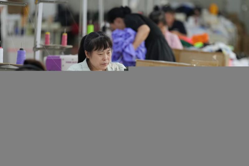 Transformasi kota sederhana jadi raksasa industri pakaian renang China