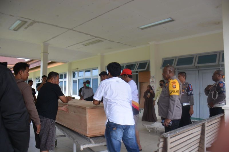 Satgas Damai Cartenz evakuasi jenazah korban penembakan KKB