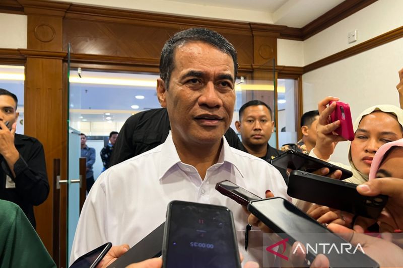mentan-apresiasi-polda-riau-bongkar-oplos-beras-jadi-sphp-dan-premium