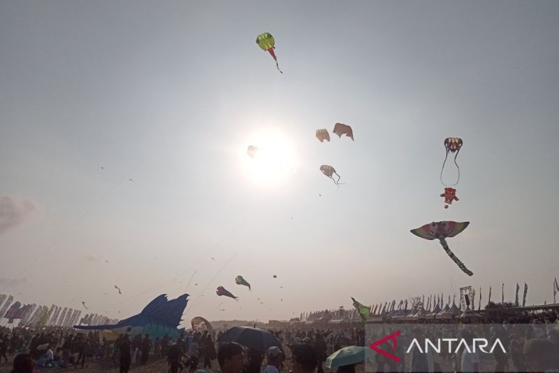 diy-datangkan-wisatawan-ke-parangtritis-melalui-festival-layangan