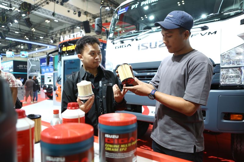 isuzu-kenalkan-program-purna-jual-khusus-kendaraan-komersial-di-giias