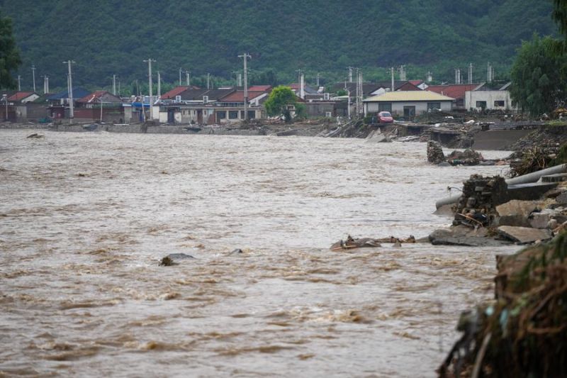 Beijing keluarkan peringatan hujan, badai, dan banjir
