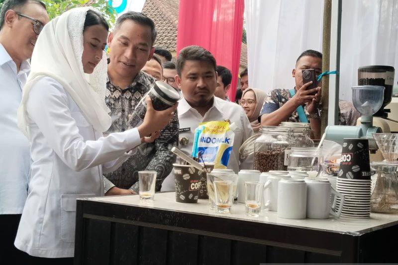 wamendag-lepas-ekspor-576-ton-kopi-robusta-subang-ke-china