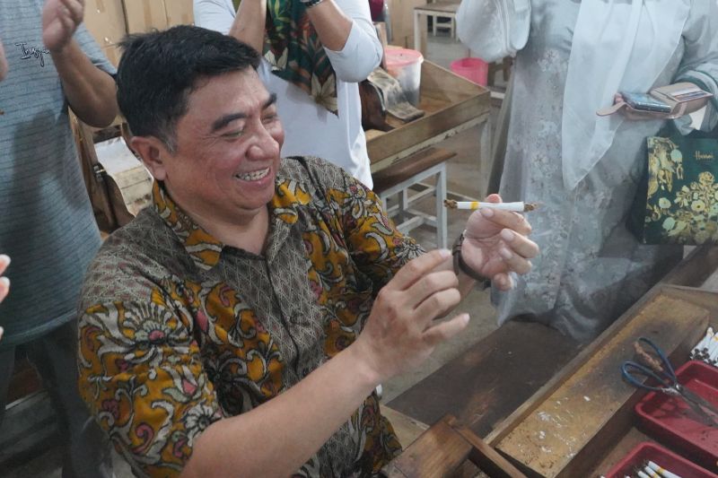 pemkab-garut-belajar-kembangkan-industri-rokok-ke-kudus
