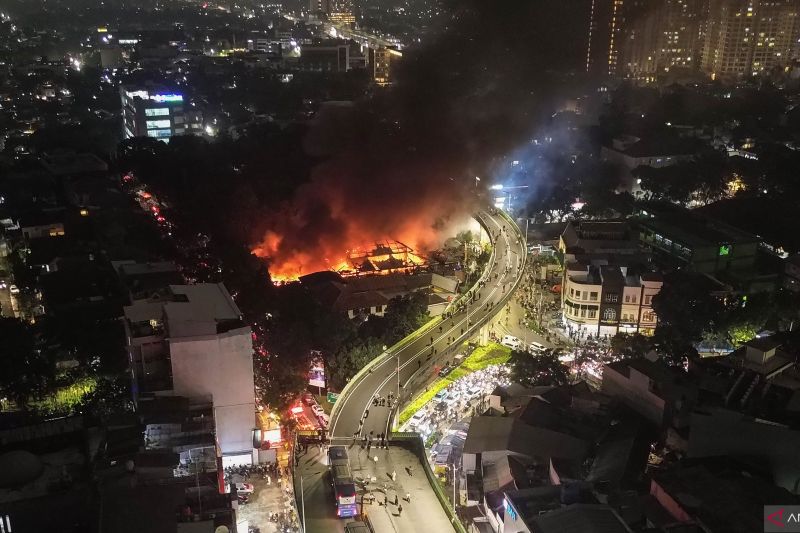 Terpopuler, kebakaran Pasar Taman Puring hingga Kwik Kian Gie wafat