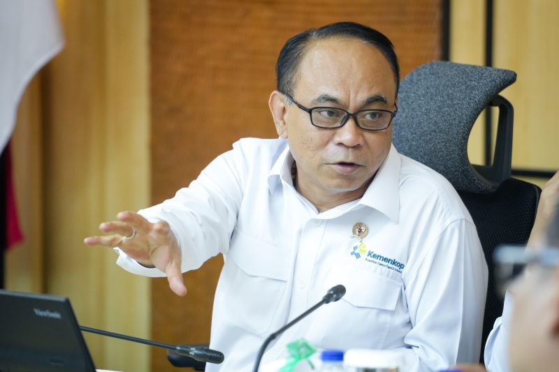 menkop-optimalkan-microsite-untuk-digitalisasi-kopdes-merah-putih