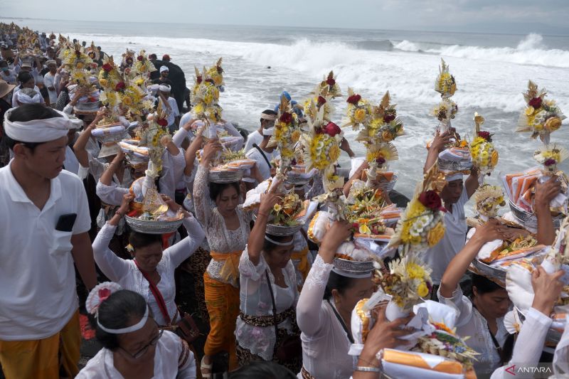 Upacara penyucian roh leluhur setelah Ngaben skala besar